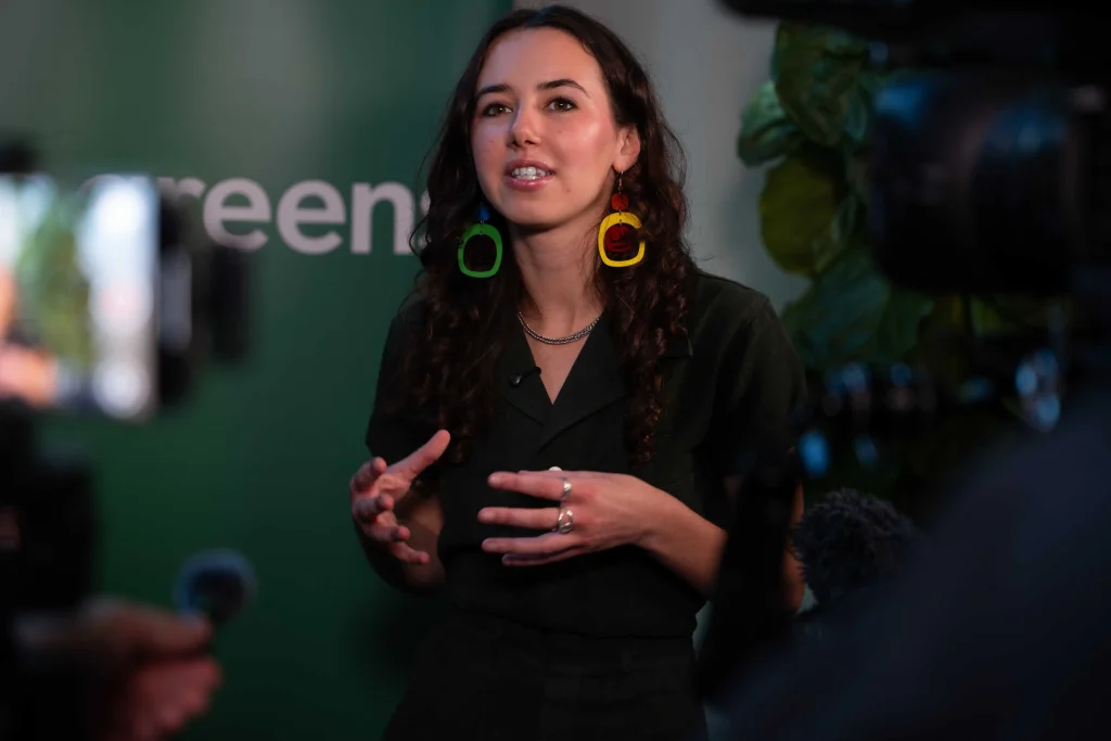 emily-lowan-at-leadership-contest